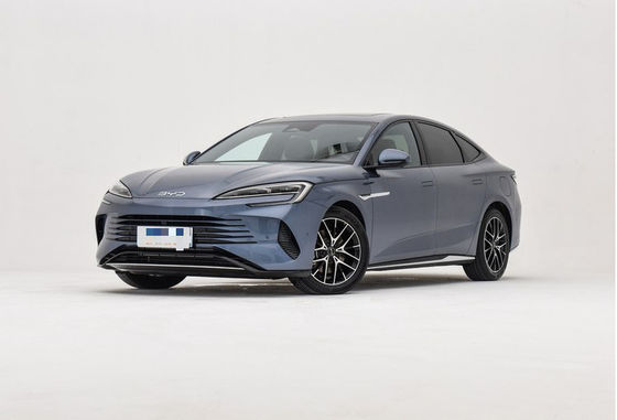 BYD Plug In Hybrid 5 posti Sedan Veicolo Automobile Nero Bianco