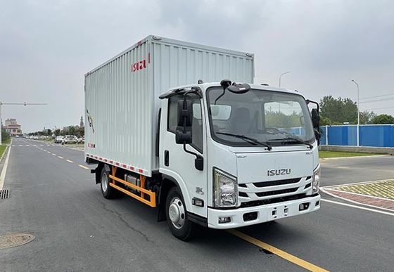White Isuzu Truck Isolato 126HP 152HP Isuzu Box Vans Truck di spedizione