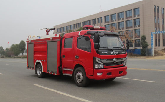Un buon prezzo. Dongfeng 5000 litri serbatoio dell'acqua camion pompieri 5 posti diesel 4 × 2 cambio manuale in linea